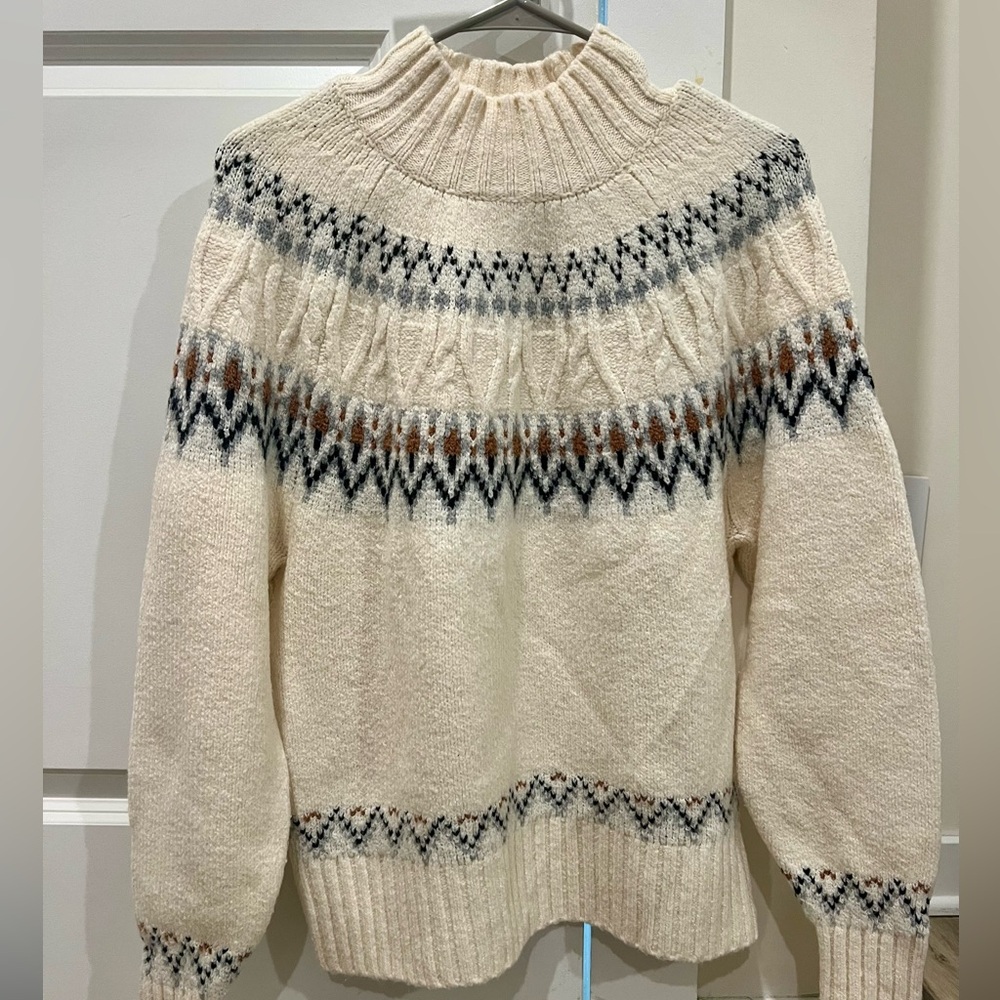 Elegant Cream Patterned Turtleneck Sweater